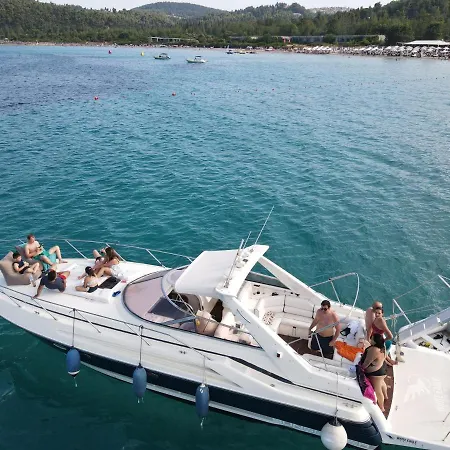 White Eagle Cruises Sani بوتيل باراليا ساني