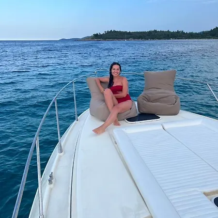 Ботель White Eagle Cruises Sani