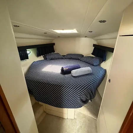 بوتيل White Eagle Cruises Sani *